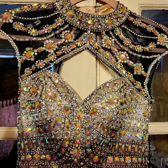 Alyce Paris 3636 sequin/beads dress. New w/tags. Original price $450. Size  4 is available for purchase on au PAY Market - Imported Goods Online Store  Co.Ltd. | au PAY Market - Online Shopping Site